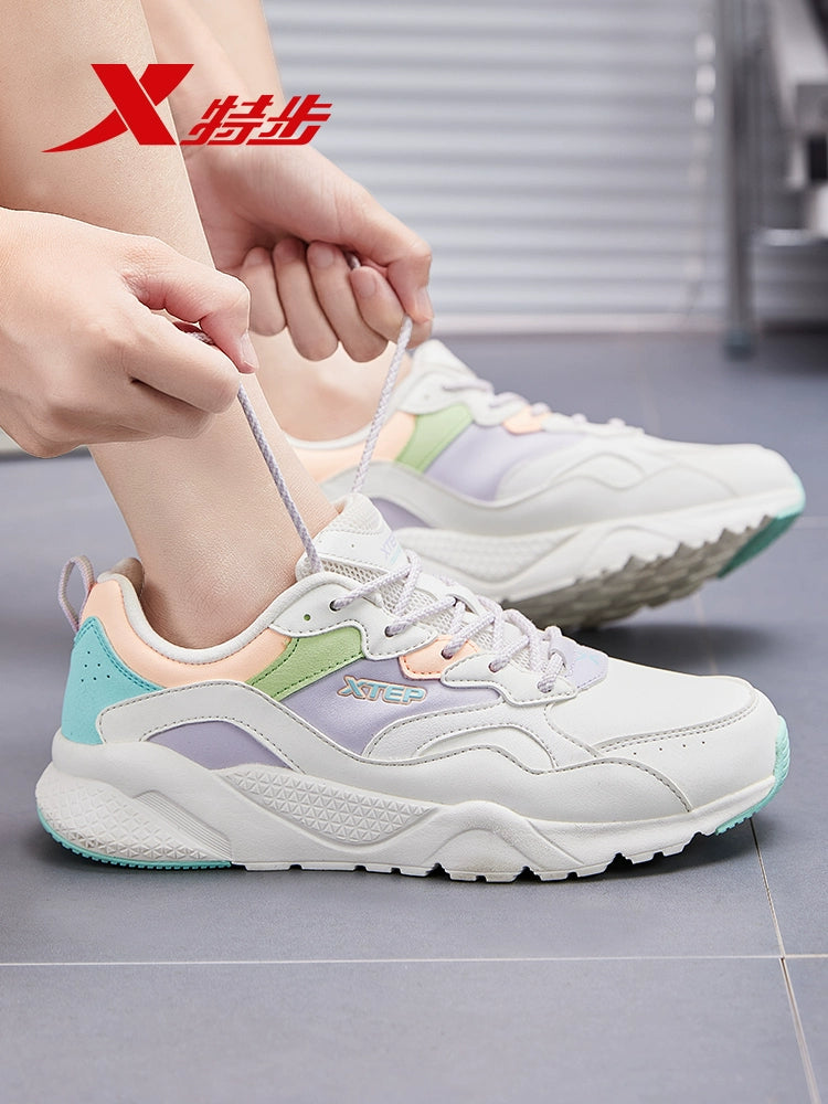 Xtep Women's Shoes 2023 Leather Waterproof Sneaker Women's Autumn Junior High School Students Lightweight Soft Sole Running Shoes Travel Shoes