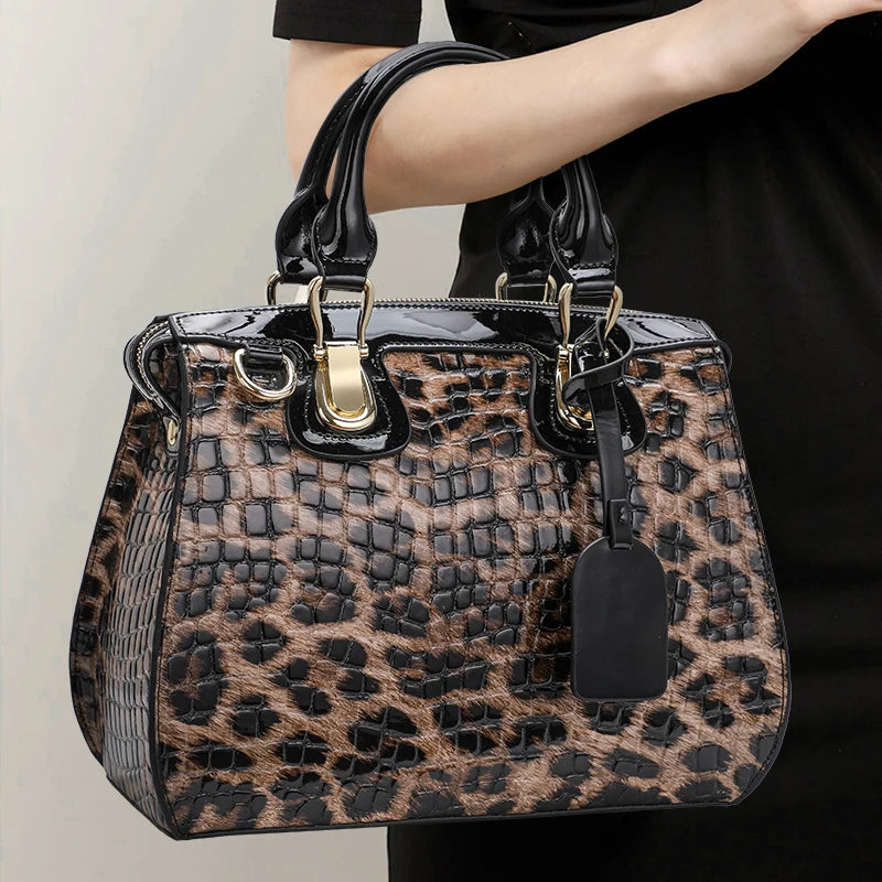 2023 New Women's Pure Cowhide Bag Portable Shoulder Shoulder Three Purpose Hard Bag Leopard Print Women's Bag